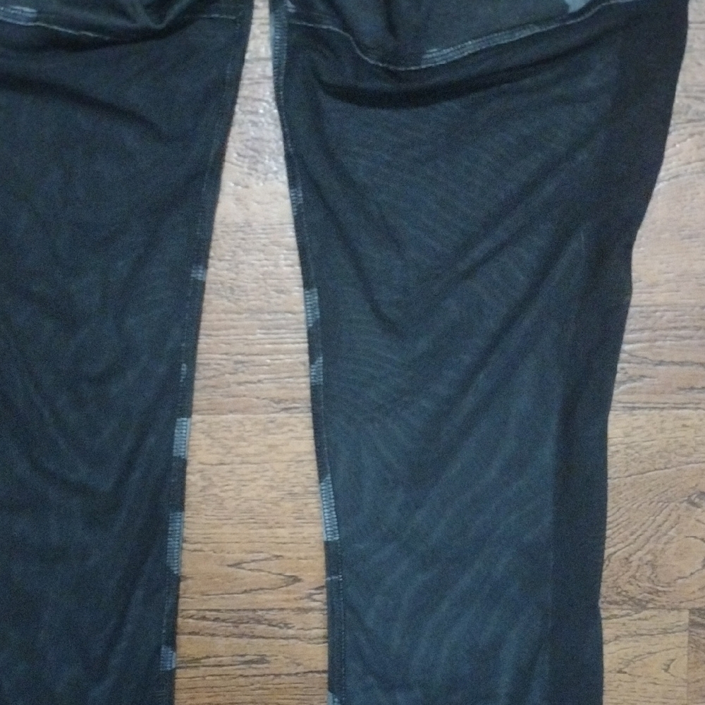 90 Degree By Reflex Camouflage Leggings - Black and Gray​​ - Picture 5 of 6